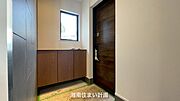 足元が浮いたフロートデザイン収納付き。採光窓を設けることで、暗くなりがちな空間に明るさを確保しました。