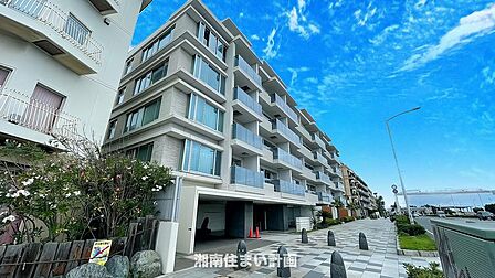 小田急江ノ島線「片瀬江ノ島駅」徒歩12分。海の近くで暮らすを叶える立地です♪