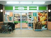 スーパー ミニコープなぎさ店まで256m 新鮮な野菜や果物、生協のオリジナル商品が特徴で、地域住民の食を支えています。 450m