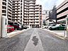 駐車場：マンションに駐車場があるメリットは、利便性、周辺相場より安い場合が多い、防犯性が高い、車が汚れにくいなどが挙げられ、特に車を頻繁に使う方や、安全・管理の手間を省きたい方にとって大きなメリット。