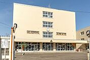 札幌市立向陵中学校 682m