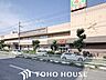 周辺：ライフ高殿店まで徒歩5分。食材に合わせて色々なスーパーを徒歩圏内でご利用いただけます。 360m