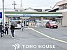 その他：「ファミリーマート枚方御殿山駅前店」まで徒歩14分（現地から約1120ｍ）