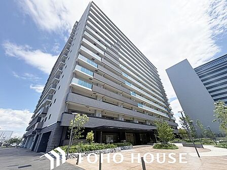 大切な時間を共に過ごすのは、「家族」も「お住まい」も同じです。時代が経っても変わらない居住性の高さと、いつまでも色褪せず住む毎に親しみ深くなるデザイン。