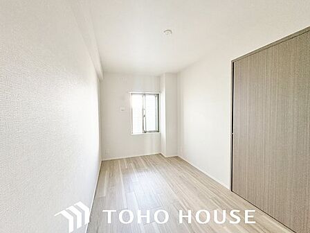 各お部屋を最大限広く使って頂ける様、全居住スペースに収納を完備しております。プライベートルームはゆったりと快適に。