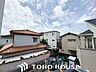その他：バルコニーからは開けた眺望を楽しむ事が出来る。光が注がれる青い空から鮮やかに赤色にゆっくりと染まり、漆黒に瞬く星を見上げる。そんな優しい時間がここでは流れてゆく。家族の笑顔が集まる空間。