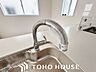 その他：ボタンひとつで浄水と原水に切り替えられる浄水器一体型水洗を使用。お米を炊いたりする際には浄水機能をつかうこともできて、人気の商品です。