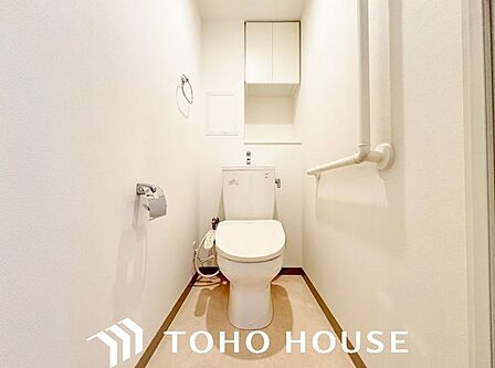 いつまでも清潔な空間であって頂けますように、目に留まるだけではなく、汚れをふき取り易いフロアと壁紙をチョイス致しました。