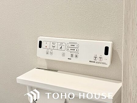 今や当たり前となったトイレの機能。温水によっておしりを洗浄してくれる優れもの。今現在の日本の住宅、約7割を超えるシェアがございます。ご家族の毎日を快適なものにいたします。