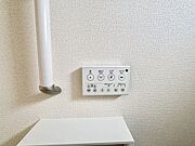 今や当たり前となったトイレの機能。温水によっておしりを洗浄してくれる優れもの。今現在の日本の住宅、約7割を超えるシェアがございます。ご家族の毎日を快適なものにいたします。