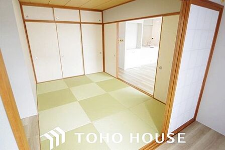 和室は有るだけでも落ち着く空間ですが、 「家族団らん」 「来客時の客間」 等々多目的なスペースとして活用出来る便利な空間です。