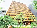 青空に映える外...