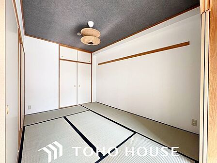 和室は有るだけでも落ち着く空間ですが、 「家族団らん」 「来客時の客間」 等々多目的なスペースとして活用出来る便利な空間です。