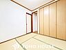和室：居室にはクローゼットを完備し、自由度の高い家具の配置が叶うシンプルな空間です。お子様の成長と必要になる子供部屋を与えるにはぴったりの間取りですね。