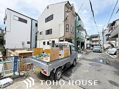 外観：家族の温かさと陽光の暖かさ、楽しい毎日と明るい未来を予感させる「空間が織り成すひとつ先の住み心地」を演出します。是非一度、ご自身にて御覧ください。