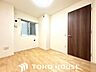 洋室：クローゼットには洋服や本を収納できるので、お部屋はすっきり広々と使うことができます。お好みの家具を自由にレイアウトしてください。