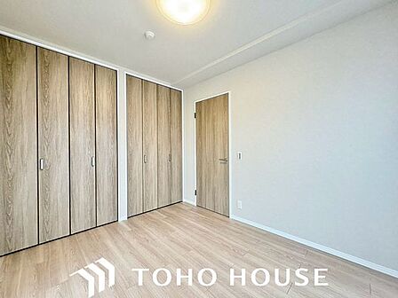居室にはクローゼットを完備し、自由度の高い家具の配置が叶うシンプルな空間です。お子様の成長と必要になる子供部屋を与えるにはぴったりの間取りですね。