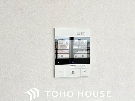 「見える安心」をカタチにしました。 誰が来てもわかる様にモニター付きインターホンを設置。快適と安らぎを合わせた優しい設計。外出時にも便利な録画機能を標準完備。