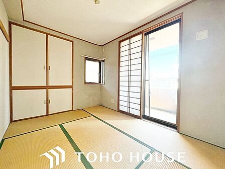 和室は有るだけでも落ち着く空間ですが、 「家族団らん」 「来客時の客間」 等々多目的なスペースとして活用出来る便利な空間です。