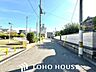 その他：前面道路は幅員にゆとりがあり、開放感があります。目の前には公園が広がっており、自然を身近に感じられる住環境です。陽当りや風通しも良好で、快適にお過ごしいただけます。