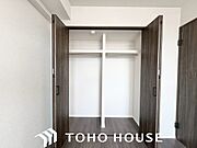 お客様の求める本当の“住み心地”とは何なのか。そのための一手間一工夫を惜しみません。街並みや周辺の環境に呼応しながら、美しく、そして毎日の暮らしを考慮した機能性の高い住まい。