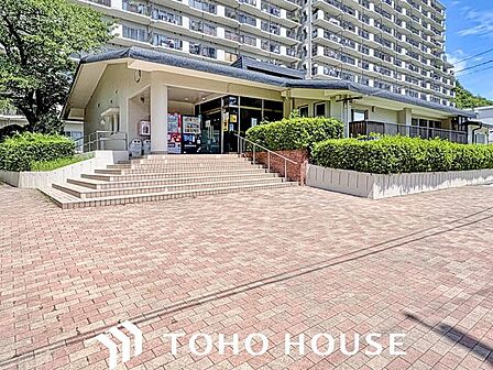 世帯数の多いマンションのため、管理事務所も別に設けてあり、敷地内の管理、お掃除も行き届いています。