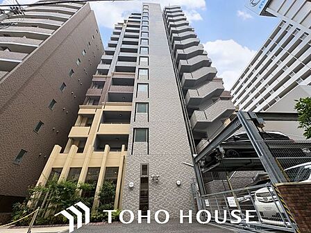 その邸が魅せる、気品・上質・重厚感・極細やかさ、そのすべては訪れた者に安らぎと品性を与える特別な空間です。ここに住むからこそ意味がある。すべての(始まり)をここから迎えます。