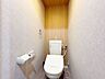 トイレ：今や当たり前となったトイレの機能。温水によっておしりを洗浄してくれる優れもの。今現在の日本の住宅、約7割を超えるシェアがございます。ご家族の毎日を快適なものにいたします。
