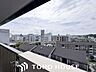 その他：両面バルコニーのリビング南側からの眺望。前面棟の4号棟は4階建てのため、開けた眺望が広がっています。