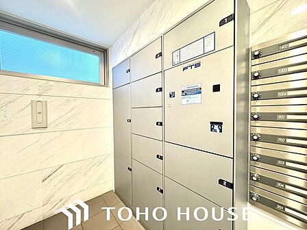 宅配BOX付き。不在時の受け取りがとても便利で玄関を開けて対応する必要が無いので防犯にも役立ちます。