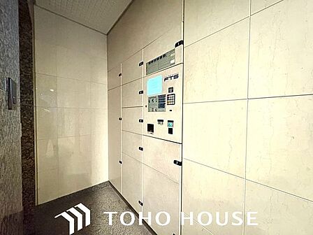 宅配ボックス完備でご不在時でも確実にお荷物が受け取れます。共働きのご家庭や、ご自身のペースで生活したい方にぴったりの、便利で頼もしい設備です。