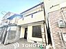 外観：閑静な住宅街に佇む、存在感のある邸宅です。周辺環境と調和した落ち着きのある色合いの外壁で、毎日の生活に安らぎを与えてくれます。