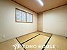 室内：住まい探しは街探し。みんなが街探しのポイントにしているのは何？　第1位は過半数が支持した納得の 『交通の利便性』。続いて3割以上の人が『住環境』と『公園、緑地の充実』です。