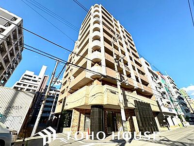 外観：堂々とした佇まいの外観。周辺は前面道路の幅もあり、圧迫感のないすっきりとした環境です。
