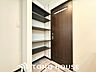 収納：各部屋に必要な量の収納があるか、高さ・奥行きは適度で、活用しやすいものになっているか。 “量”だけでなく、”位置”によっても変わる「収納力」を子どもの成長も加味して確認しよう。