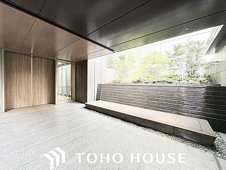 毎日通るエントランスは、マンションの顔とも言える空間です。綺麗に清掃されており、管理体制の良さが伺えます。住まう方やゲストを心地よく迎えてくれます。