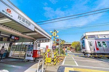 妙蓮寺駅(東急電鉄 東横線) 徒歩9分。 720m