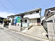 ◆外観｜駐車スペース付きで、車をお持ちの方にも安心の住環境♪※リフォーム中写真