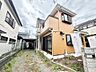 外観：◆外観（リフォーム後）｜現地は、日常に便利なスーパーやコンビニなどの商業施設が身近に揃う便利な立地です。引越し直後は何かとお世話になりそうな商業施設も、車でちょっと行ったところにある嬉しい周…