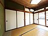 和室：【1F6帖和室西側】お昼寝や休憩スペースにピッタリなお部屋です♪（2026年8月撮影）※リフォーム前写真