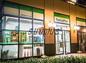 ファミリーマート 西新宿三井ビル店 176m