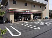 セブン-イレブン 初台店 827m