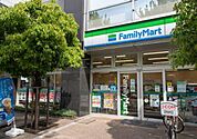 ファミリーマート 西新宿アトラスタワー店 693m