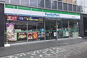 ファミリーマート 市ヶ谷店 563m