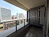 バルコニー：東京タワーも望むバルコニー。東向きのお部屋は朝からたっぷりの陽が入り、毎日が心地良く始まります。