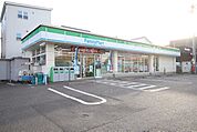 ファミリーマート　長久手グリーンロード店