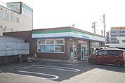 ファミリーマート　中川江松店