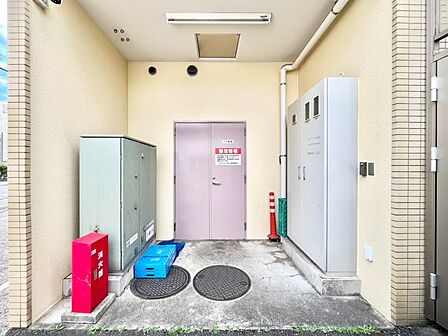【ゴミ置き場】整理の行き届いたゴミ置き場。日頃の管理の良さが伺えます。