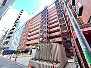 外壁タイル貼り。上品な佇まいのマンションです。