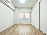 洋室（約6.0帖）クローゼットの付いたお部屋です。